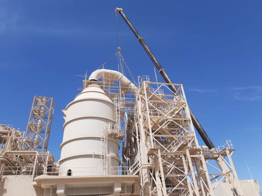 Integrity crew lifting a scrubber section at a JIFCO fertilizer plant shutdown