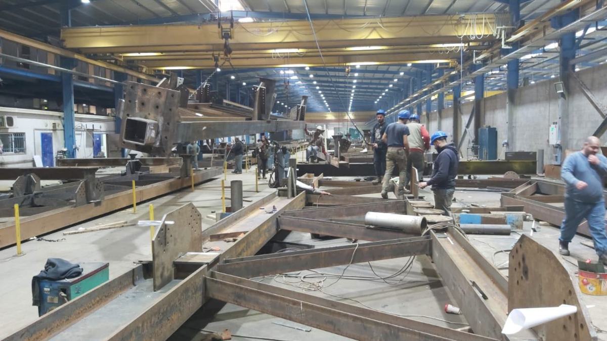 APC Main Hangar – 1,000 t Steel – Steel fabrication, sandblasting and painting of a 1,000-ton steel hangar for Arab Potash.
