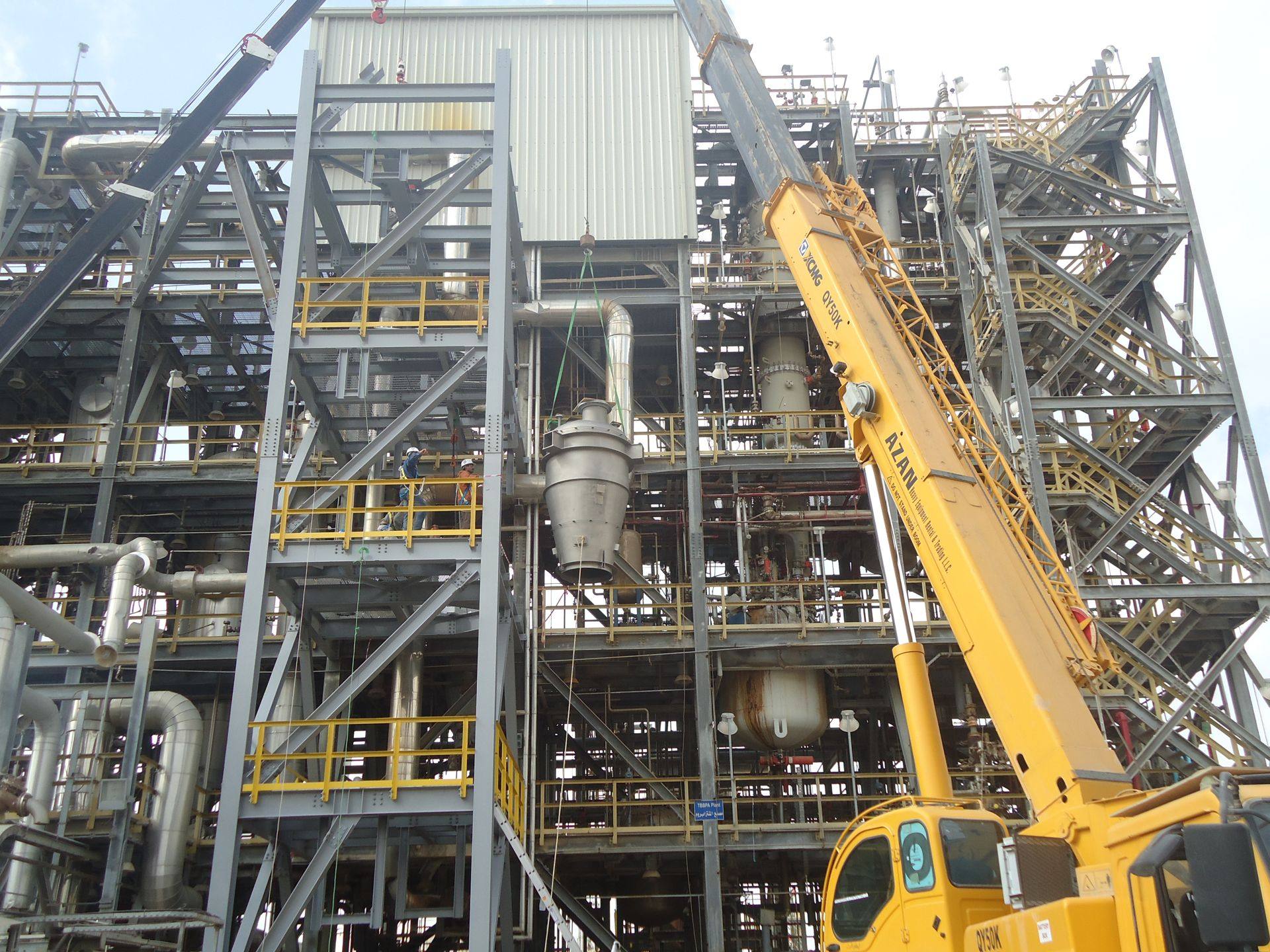 HRSG and power plant steel structure erection with mobile crane